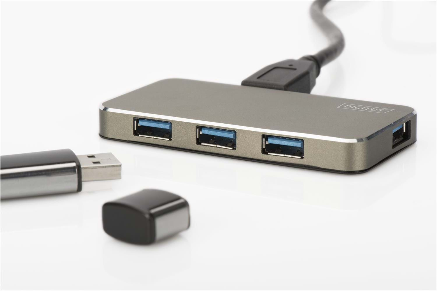 Digitus DA-70240-1 4 Port USB 3.0 Hub, 5V-2A güç adaptörü dahil, alüminyumi DA-70240-1